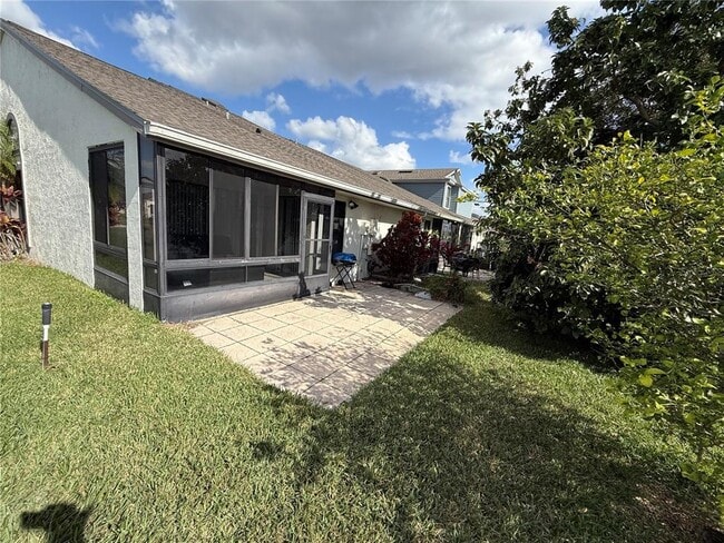 Building Photo - 34 Lakepointe Cir