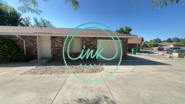 Building Photo - Duplex Unit for Rent in Carson City