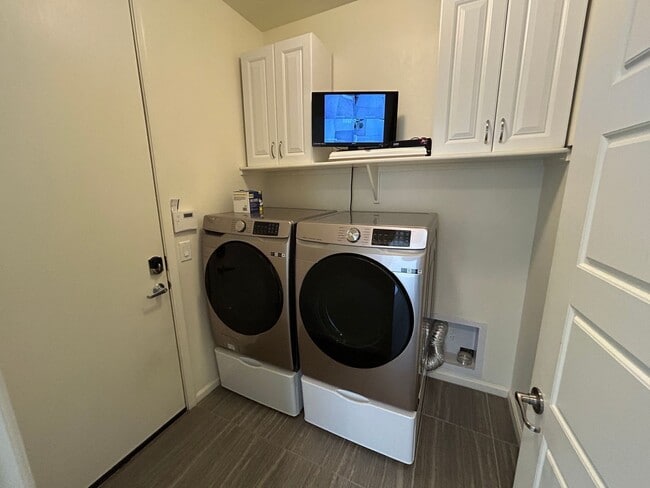 Building Photo - 8609 N 89th Dr