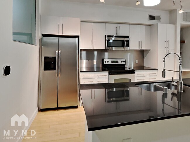 Building Photo - 4040 N Hall St