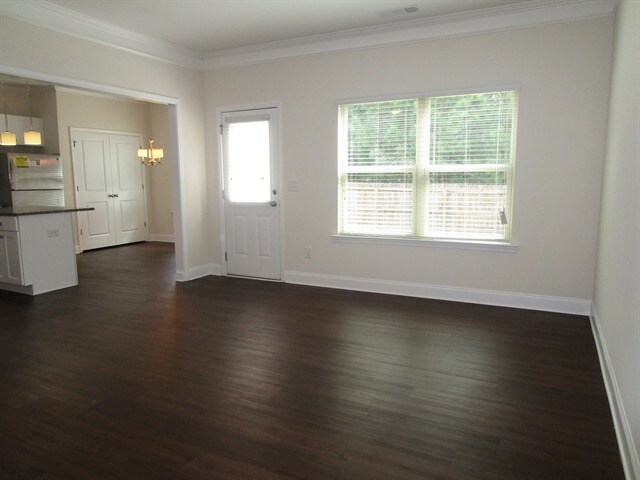 Building Photo - 2400 Freemont St