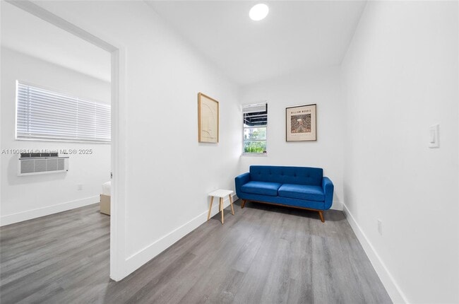 Building Photo - 1029 SW 5th St