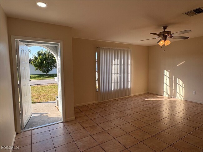 Building Photo - 727 SW 39th St