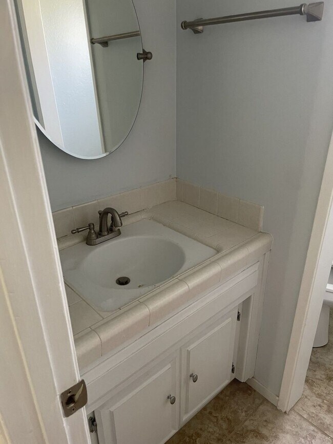 Building Photo - Coming Soon! Charming Corner Unit in Stallion Springs