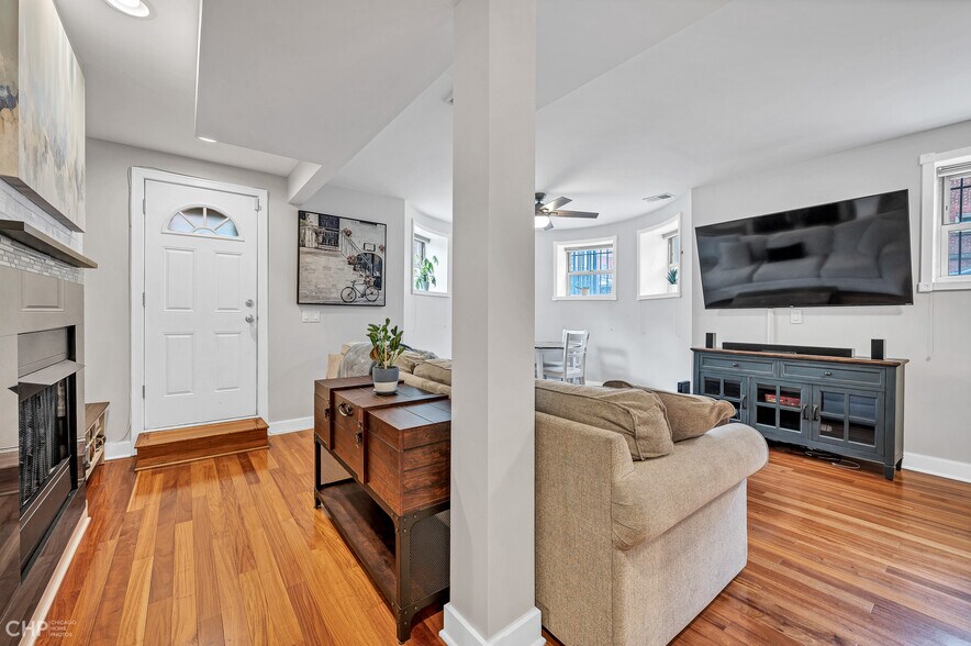 Building Photo - 2732 N Kimball Ave
