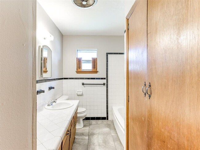 Building Photo - 1804 Melrose Dr