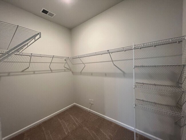 Building Photo - 143 Holloway Hill