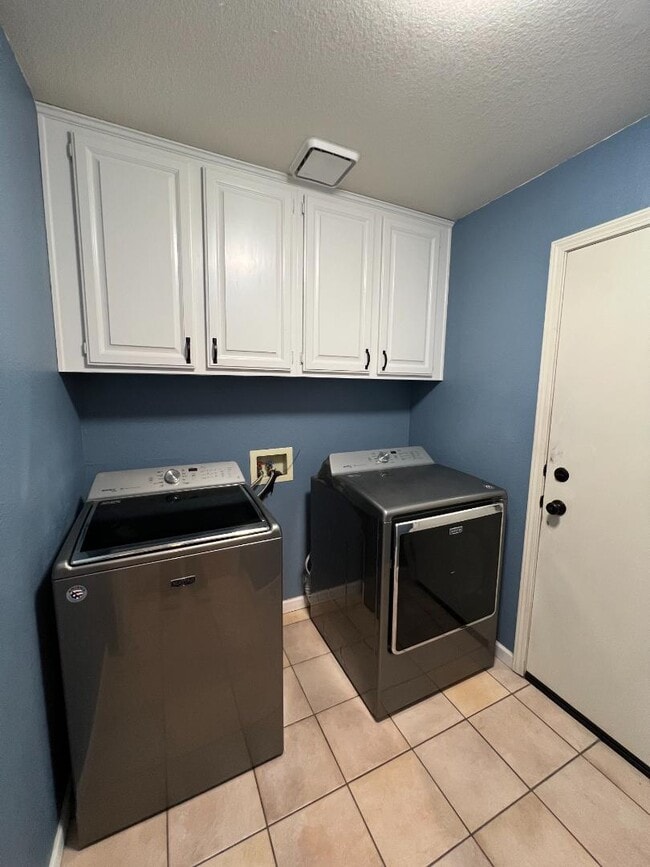 Building Photo - 827 Notre Dame Dr