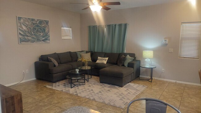 Building Photo - GORGEOUS GILBERT HOME!