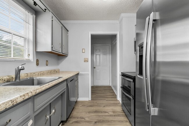 Building Photo - 354 Broadmore Dr