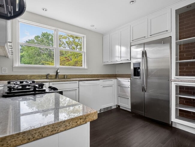 Building Photo - 1 Month Free | Luxury 3BR Home in Prospect Hill