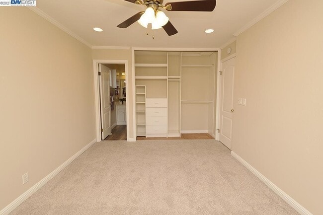 Building Photo - 560 Murdell Ln