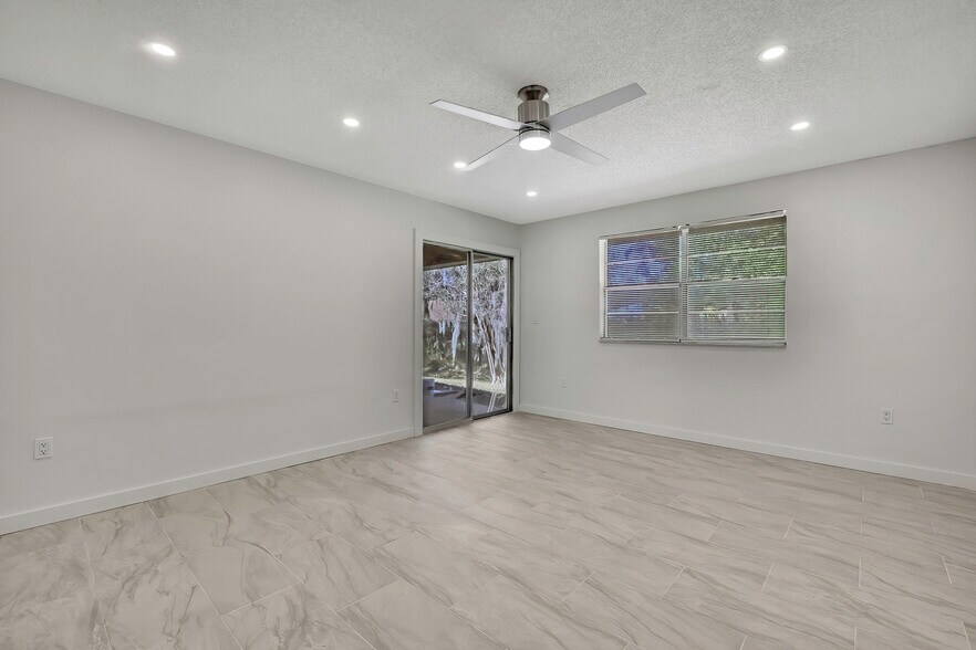 Building Photo - 10981 W Tidewater Cir