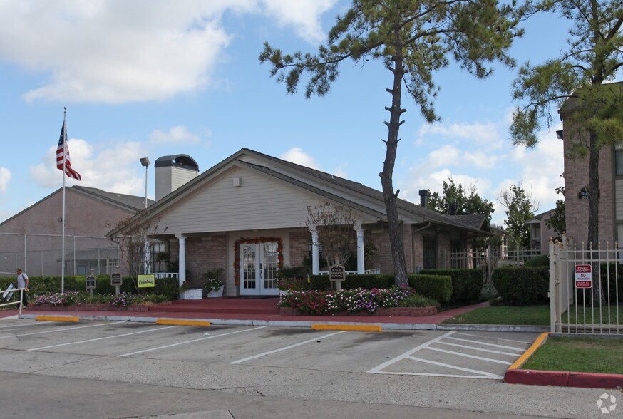 Primary Photo - Champions Pointe Apartments