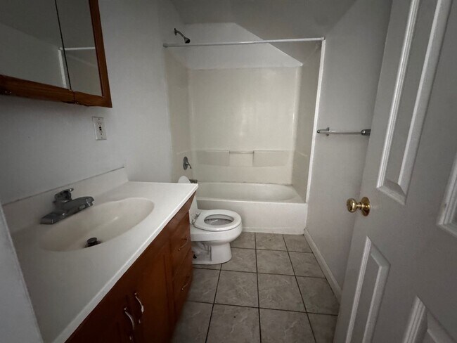 Building Photo - 5103 Gifford Ave