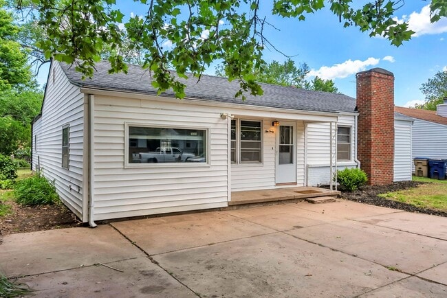 Building Photo - Updated 4 Bedroom 3 bathroom in Derby, KS