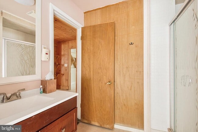 Building Photo - 6561 Shady Side Rd