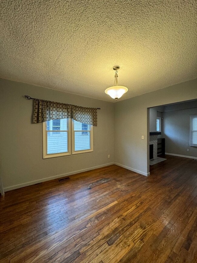 Building Photo - Coming Soon: 3 Bedroom Home Near Zoo & Parks!