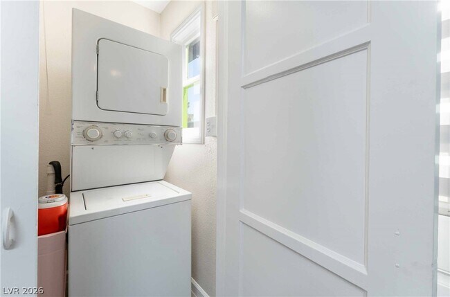 Building Photo - 1021 Griffith Ave