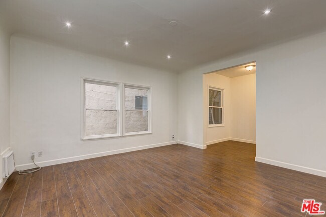 Building Photo - 7229 Willoughby Ave