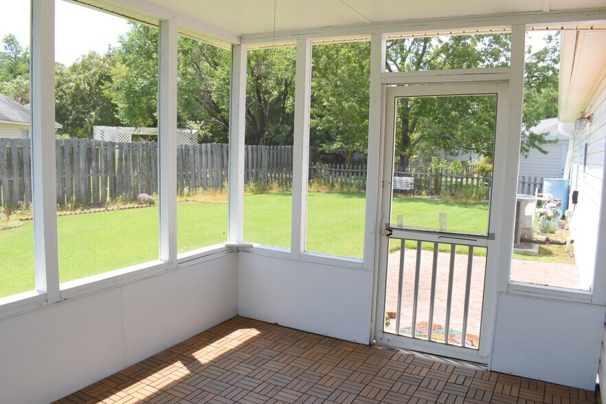 Building Photo - 4824 Weybridge Ln