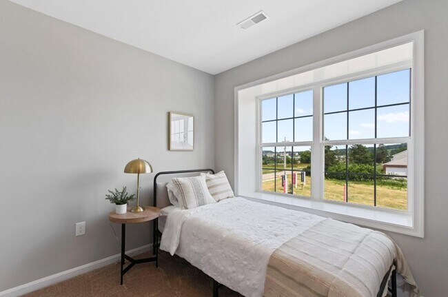 Building Photo - Coming Soon! Beautiful 3 Bedroom, 2.5 Bath...
