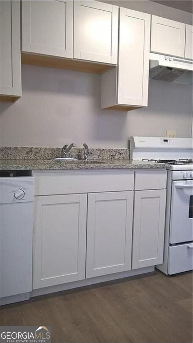 Building Photo - 2612 Loghaven Dr NW