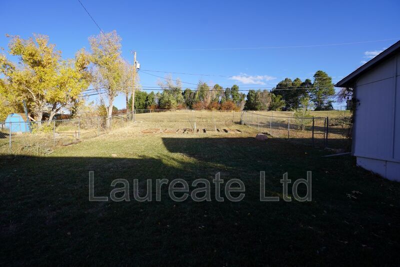 Building Photo - 930 Orchard St