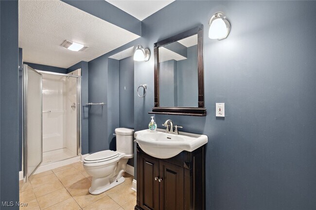 Building Photo - 6470 Aberdeen Ln