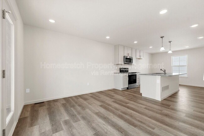 Building Photo - 176 Canal Cottage Aly