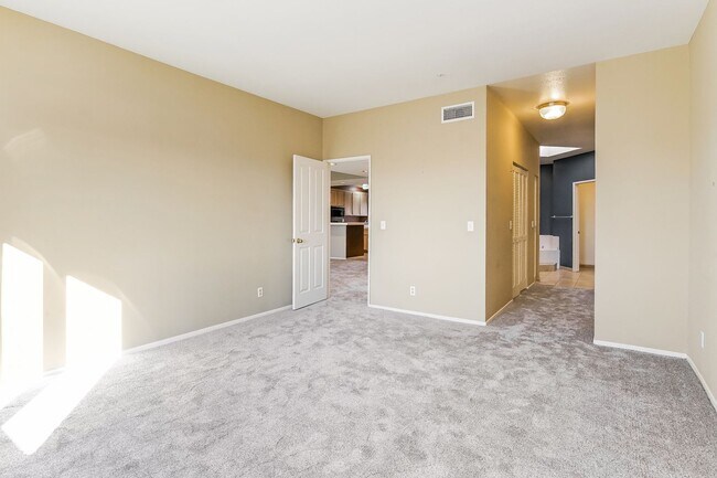 Building Photo - PENTHOUSE-STYLE UNIT IN SIGNAL HILL  w/180 degree Views 3Br/2Ba $3750mo