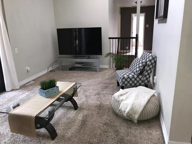 Building Photo - 1996 S Cherry St