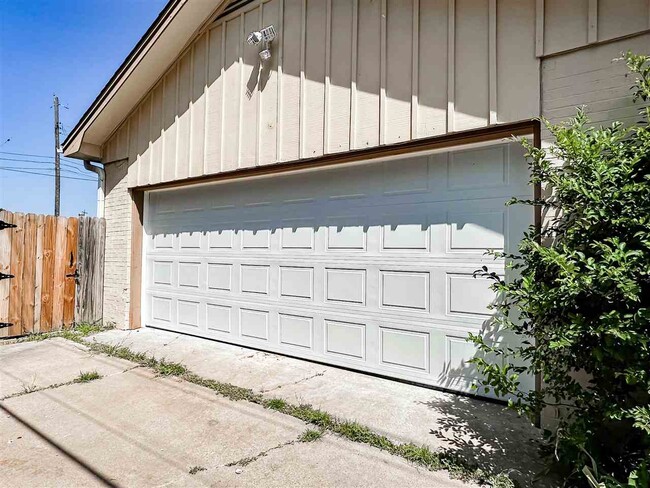 Building Photo - 1604 NW 33rd St