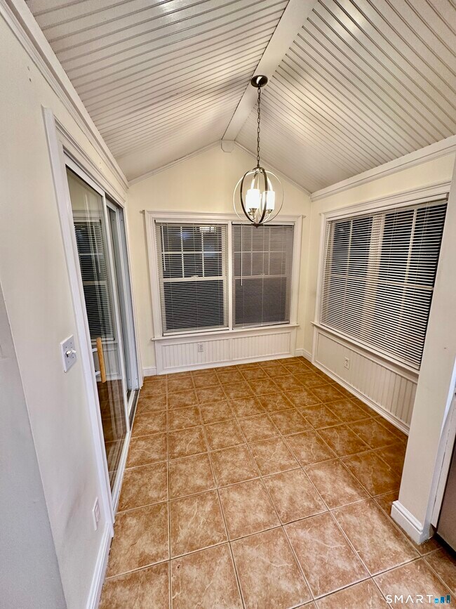 Building Photo - 10 Haviland St