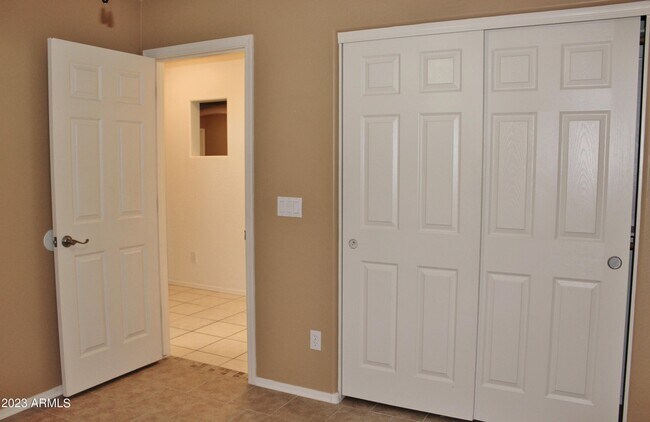 Building Photo - 17839 W Crocus Dr