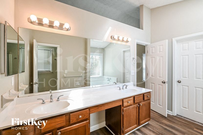 Building Photo - 1817 Emerson Lake Cir