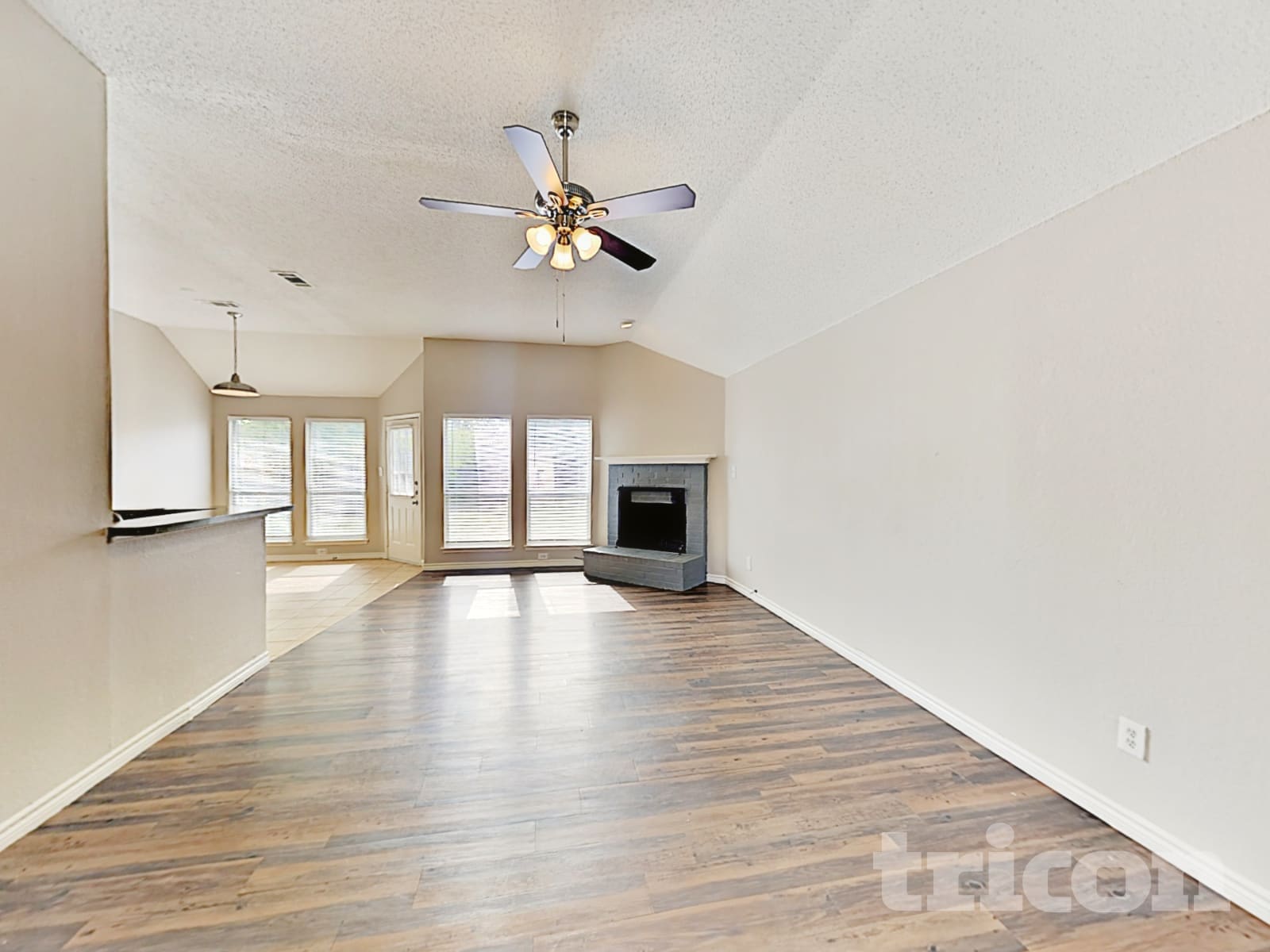 Building Photo - 228 Willow Creek Dr