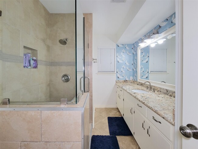 Building Photo - 2115 Forest Oaks Dr