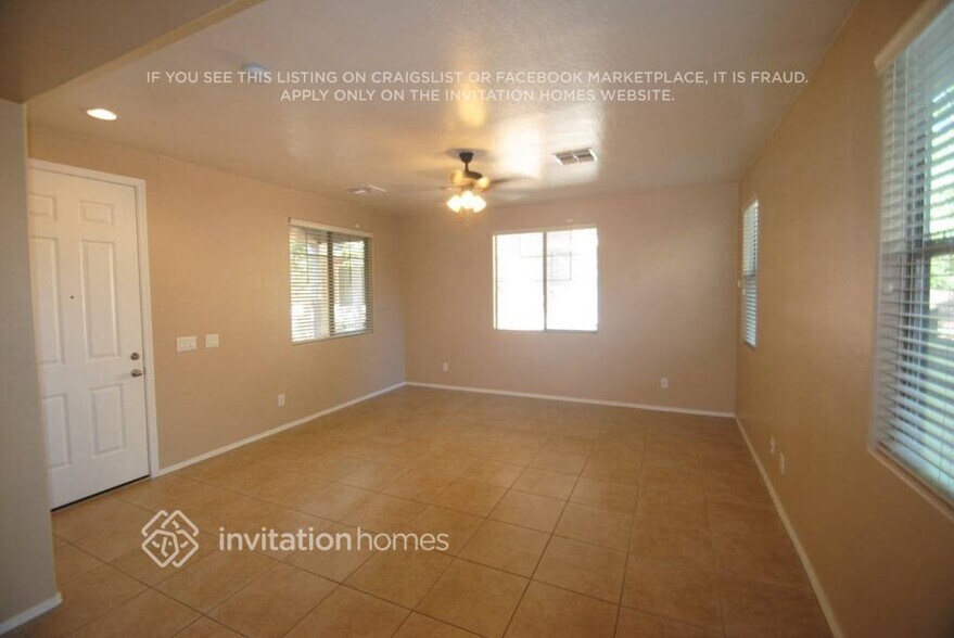 Building Photo - 3878 E Santa Fe Ln