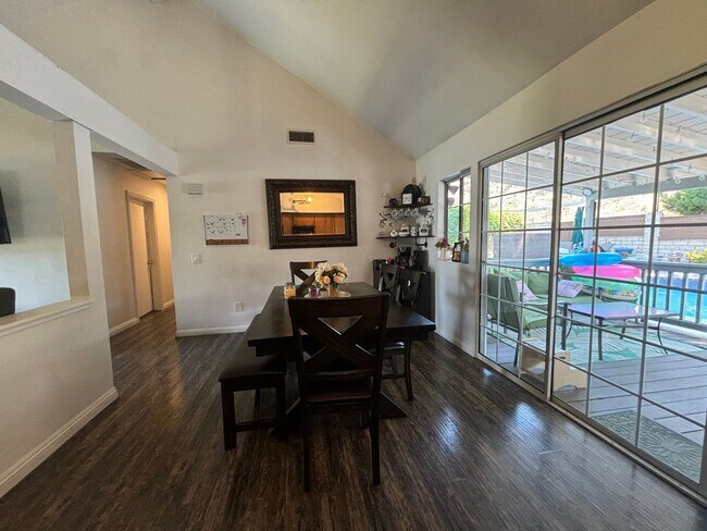 Building Photo - 3-Bedroom Single-Story Home with Private P...