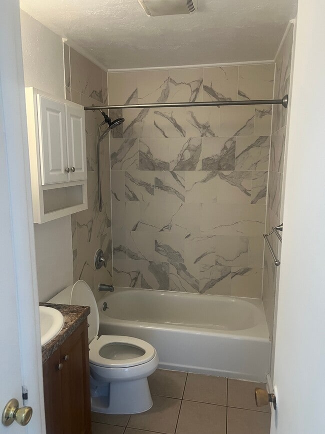 Building Photo - 680 Moonlite Dr