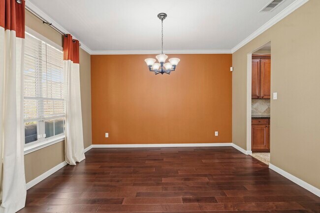 Building Photo - 25907 Foxrun Vista Dr