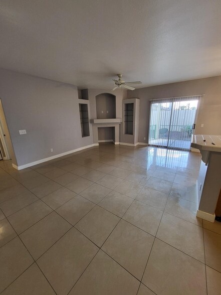 Building Photo - 6201 E Lake Mead Blvd