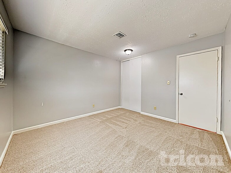 Building Photo - 1901 Georgina Dr