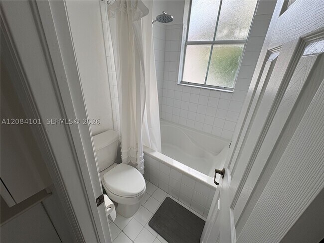 Building Photo - 8108 NW 108th Ct