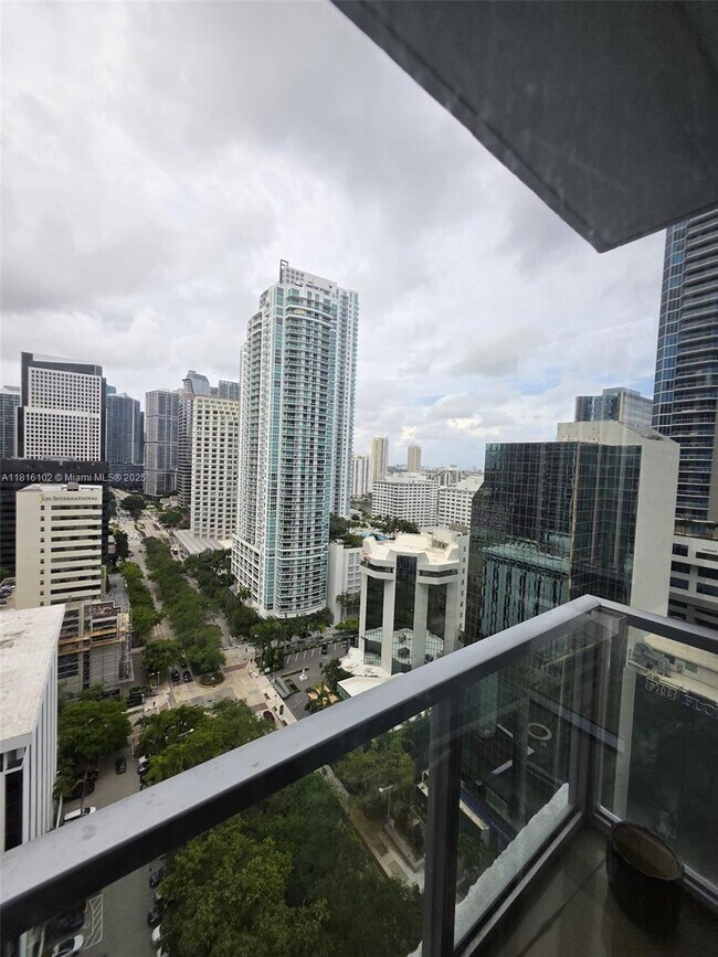 Building Photo - 1060 Brickell Ave