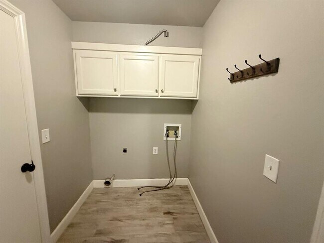 Building Photo - 405 Partridge Ln