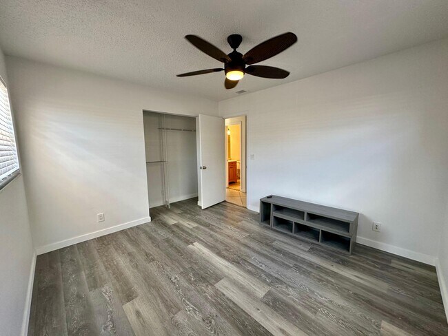 Building Photo - 8698 SE Hobe Ridge Ave