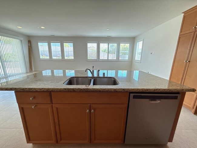 Building Photo - Beautiful Newer Rice Ranch Single Story Ho...