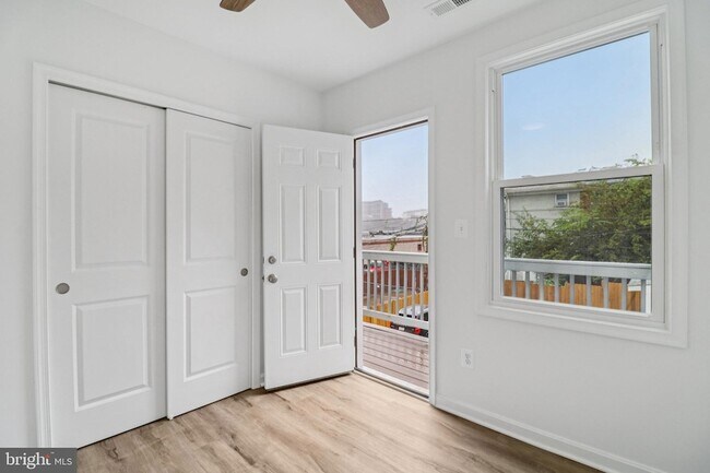 Building Photo - 303 Seaton Pl NE